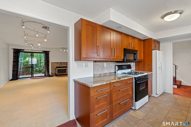 170 Beacon Hill Common 170, Beacon Falls, CT 06403