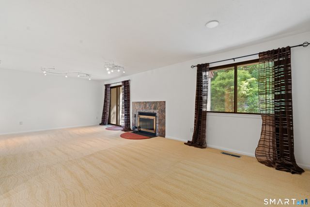 170 Beacon Hill Common 170, Beacon Falls, CT 06403