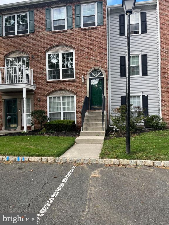 3 VERSAILLES CT, HAMILTON, NJ 08619 — exterior