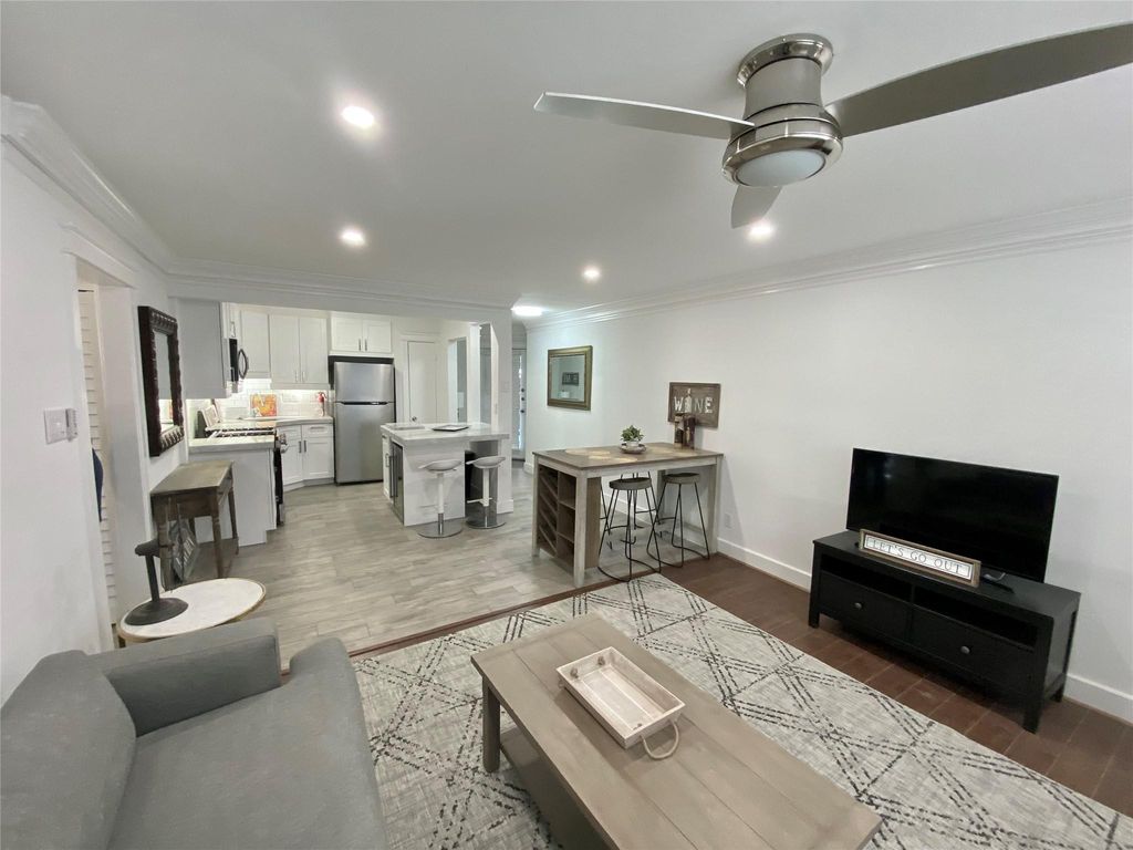 614 Kipling St Street C8, Houston, TX 77006