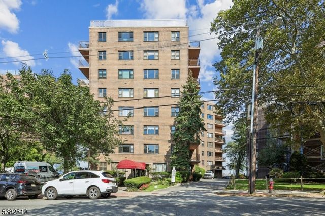 8800 Boulevard East 4J, North Bergen Twp., NJ 07047