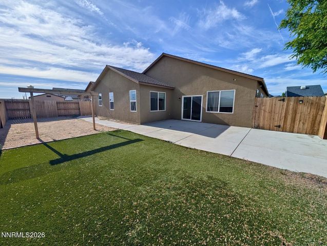 180 Walnut Drive, Fernley, NV 89408