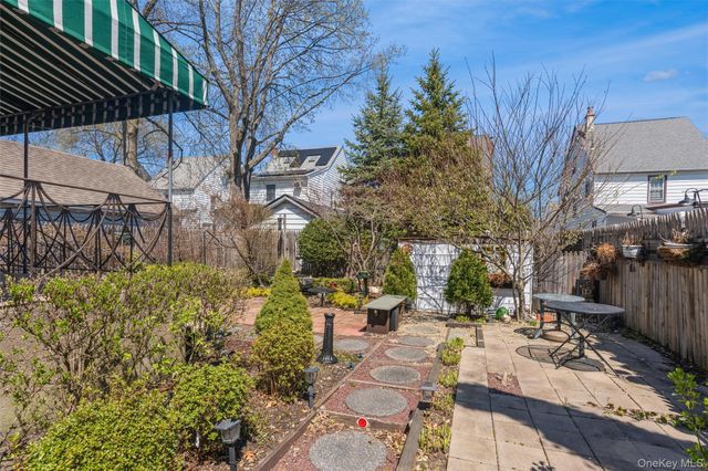 33 Carstairs Road, Valley Stream, NY 11581