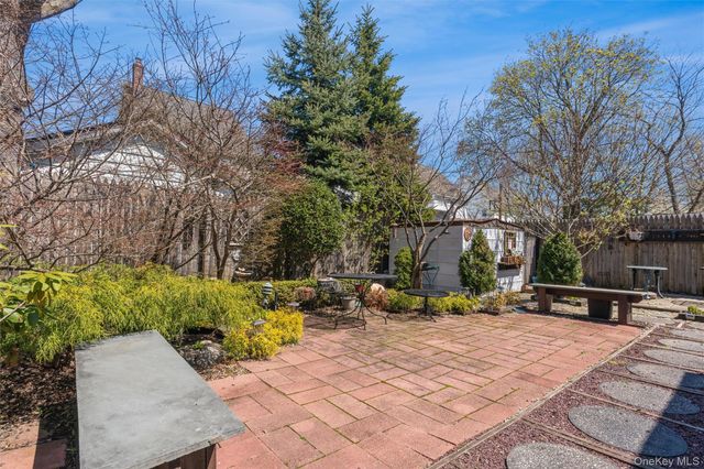 33 Carstairs Road, Valley Stream, NY 11581