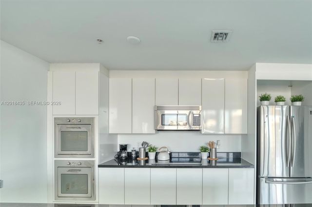 92 SW 3rd St 5203, Miami, FL 33130