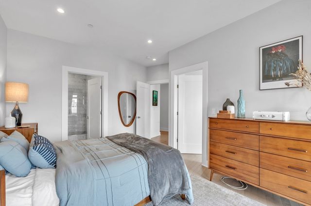 232 Old Colony Ave 504, Boston, MA 02127