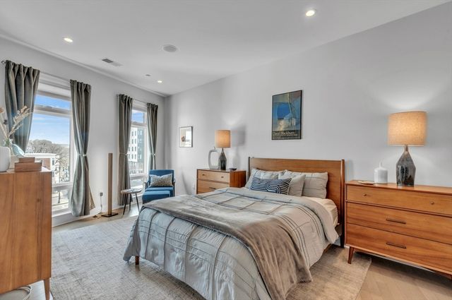 232 Old Colony Ave 504, Boston, MA 02127
