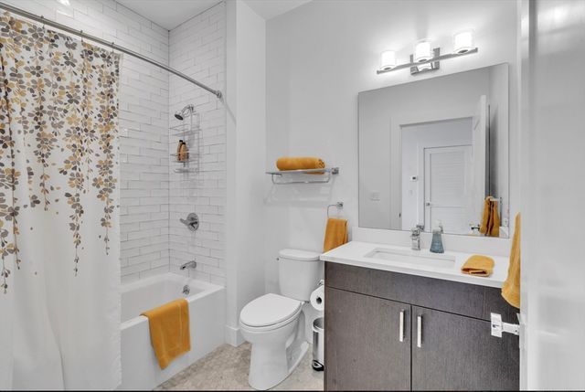 232 Old Colony Ave 504, Boston, MA 02127