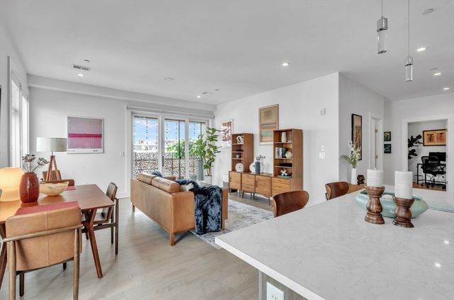 232 Old Colony Ave 504, Boston, MA 02127