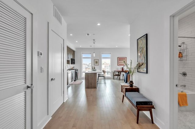 232 Old Colony Ave 504, Boston, MA 02127