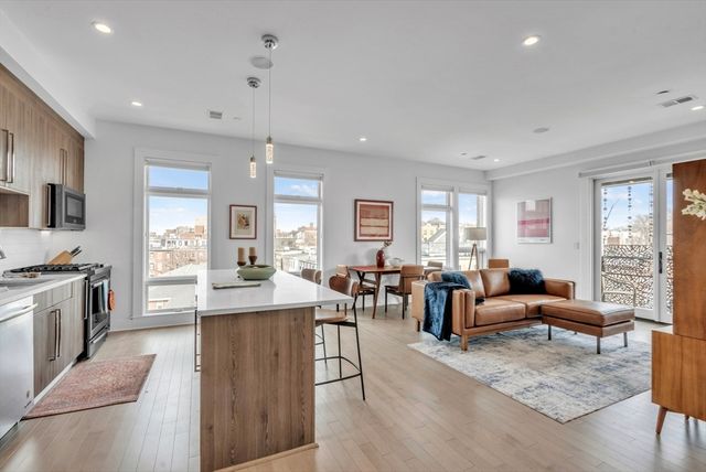232 Old Colony Ave 504, Boston, MA 02127