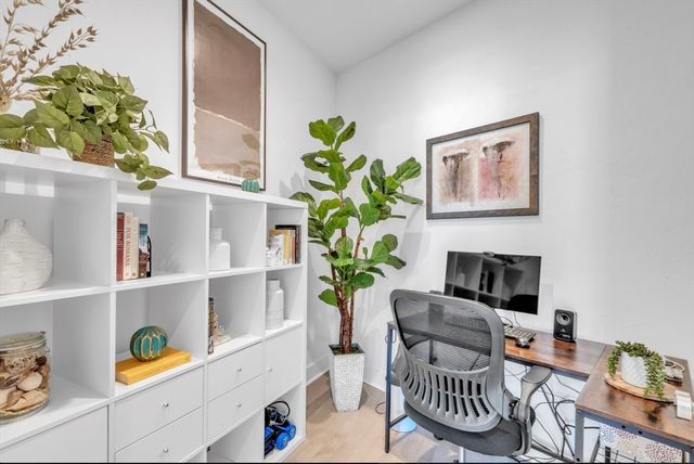 232 Old Colony Ave 504, Boston, MA 02127