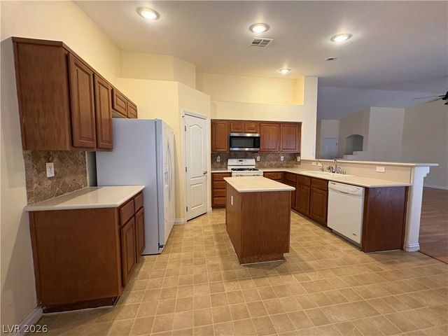 2513 Torch Avenue, North Las Vegas, NV 89081
