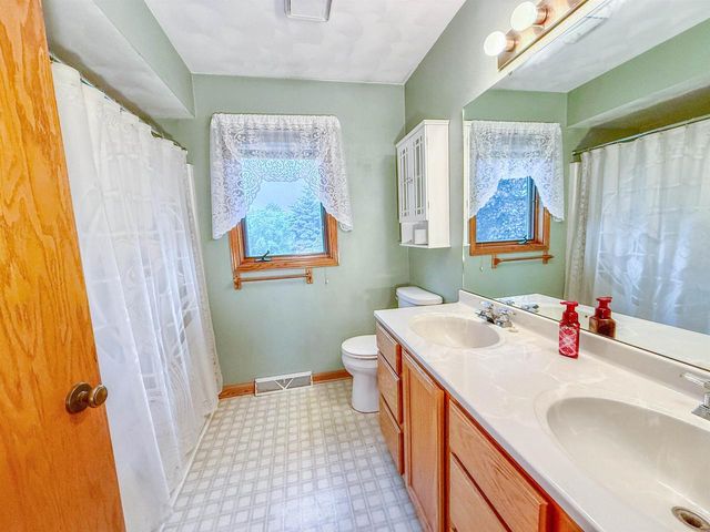 1965 Rockfence Lane, Beloit, WI 53511