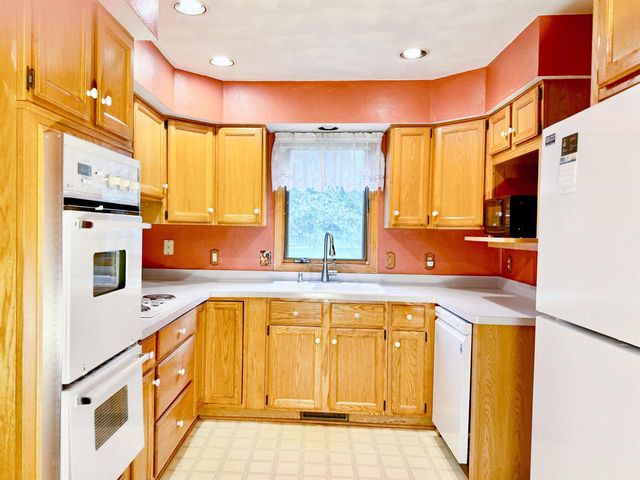 1965 Rockfence Lane, Beloit, WI 53511