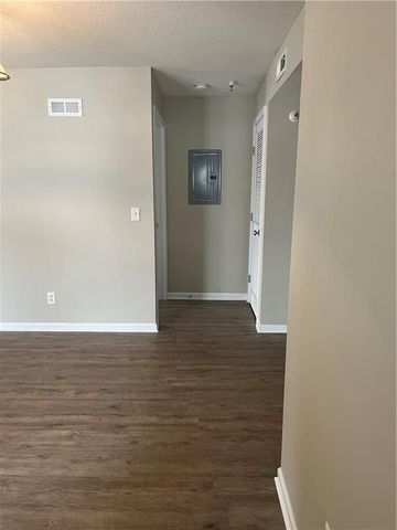 5600 NE 80th Unit 2 A Terrace, Kansas City, MO 64119