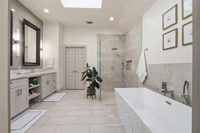 8706 Rippling Water Drive, Sugar Land, TX 77479