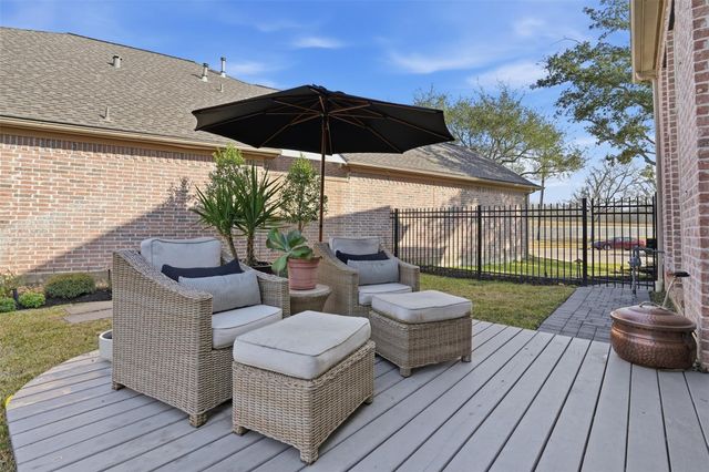 8706 Rippling Water Drive, Sugar Land, TX 77479