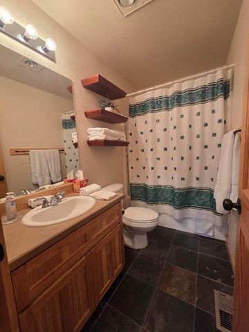 4673 Marsh Hawk Drive, Klamath Falls, OR 97601