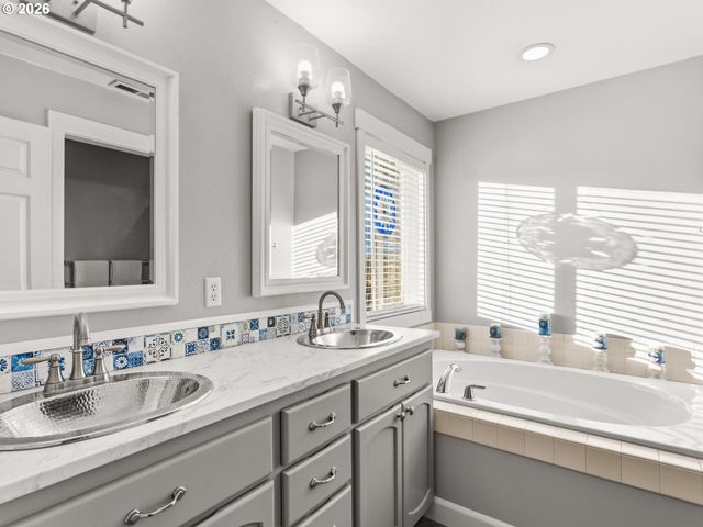 4020 Ne 165TH Ave, Vancouver, WA 98682