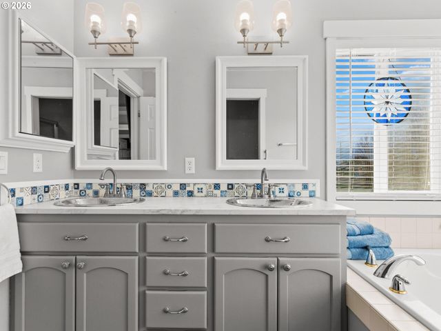 4020 Ne 165TH Ave, Vancouver, WA 98682