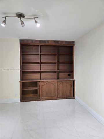 1800 NE 114th Street 911, Miami, FL 33181