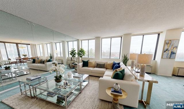 300 Winston 210, Cliffside Park, NJ 07010