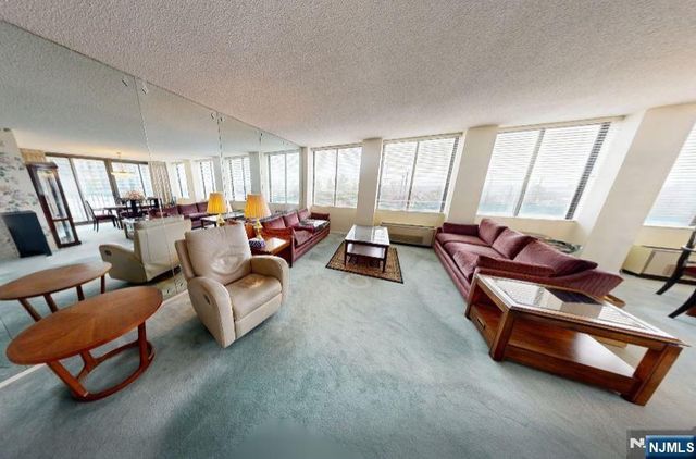 300 Winston 210, Cliffside Park, NJ 07010