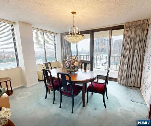 300 Winston 210, Cliffside Park, NJ 07010