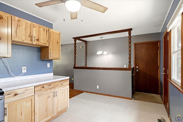 3729 SE Truman AVE, Topeka, KS 66609