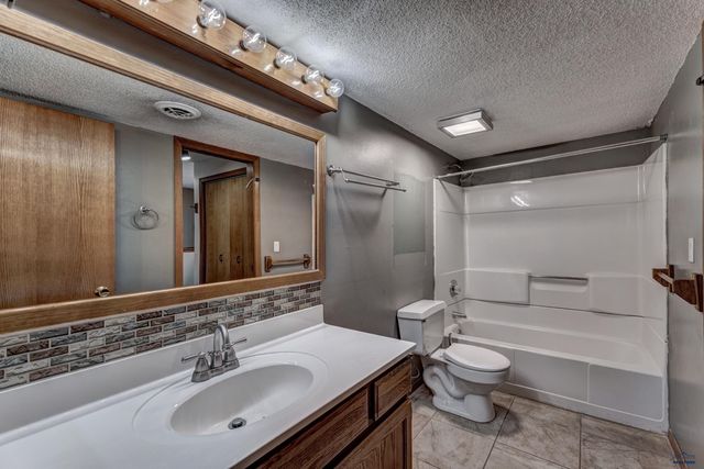 4816 JOHNSTON DR, Rapid City, SD 57703