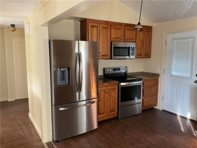 6 Pilgrim Avenue, Coventry, RI 02816