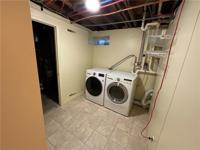 6 Pilgrim Avenue, Coventry, RI 02816