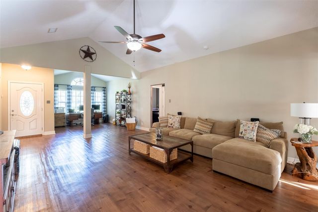 88 Vela Road, Huntsville, TX 77340