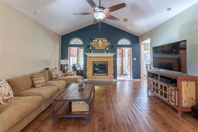 88 Vela Road, Huntsville, TX 77340