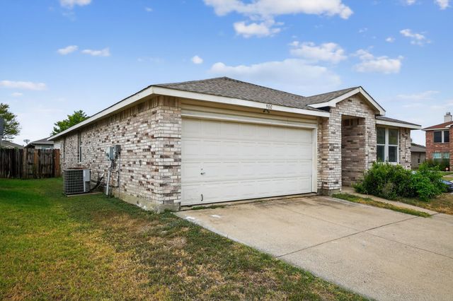 900 Rose Crystal Way, Fort Worth, TX 76179