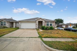 900 Rose Crystal Way, Fort Worth, TX 76179
