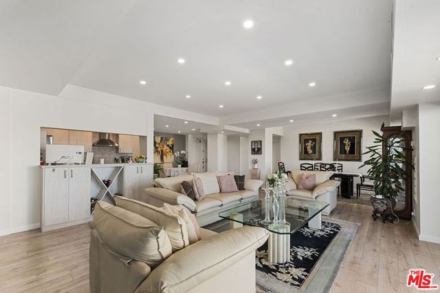 1155 N La Cienega Boulevard 1002, West Hollywood, CA 90069