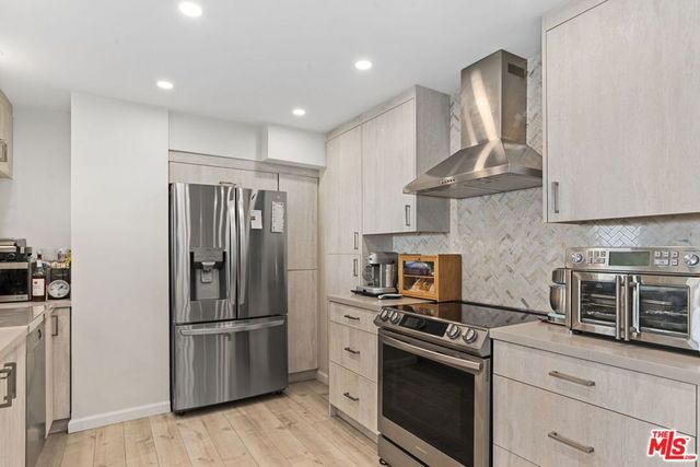 1155 N La Cienega Boulevard 1002, West Hollywood, CA 90069