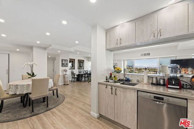 1155 N La Cienega Boulevard 1002, West Hollywood, CA 90069