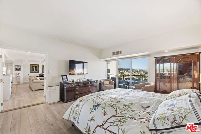 1155 N La Cienega Boulevard 1002, West Hollywood, CA 90069