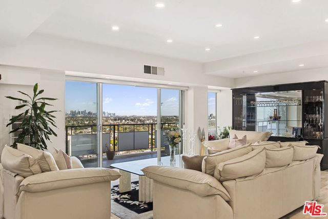 1155 N La Cienega Boulevard 1002, West Hollywood, CA 90069