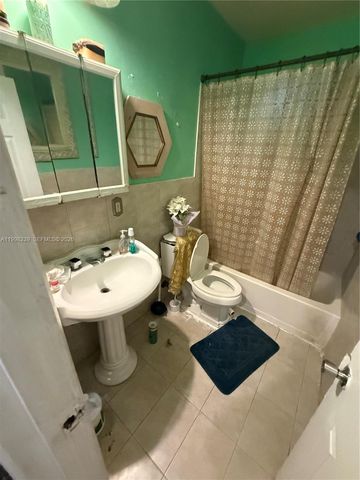 4021 SW 26th St, West Park, FL 33023