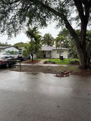 4021 SW 26th St, West Park, FL 33023