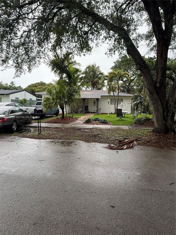 4021 SW 26th St, West Park, FL 33023