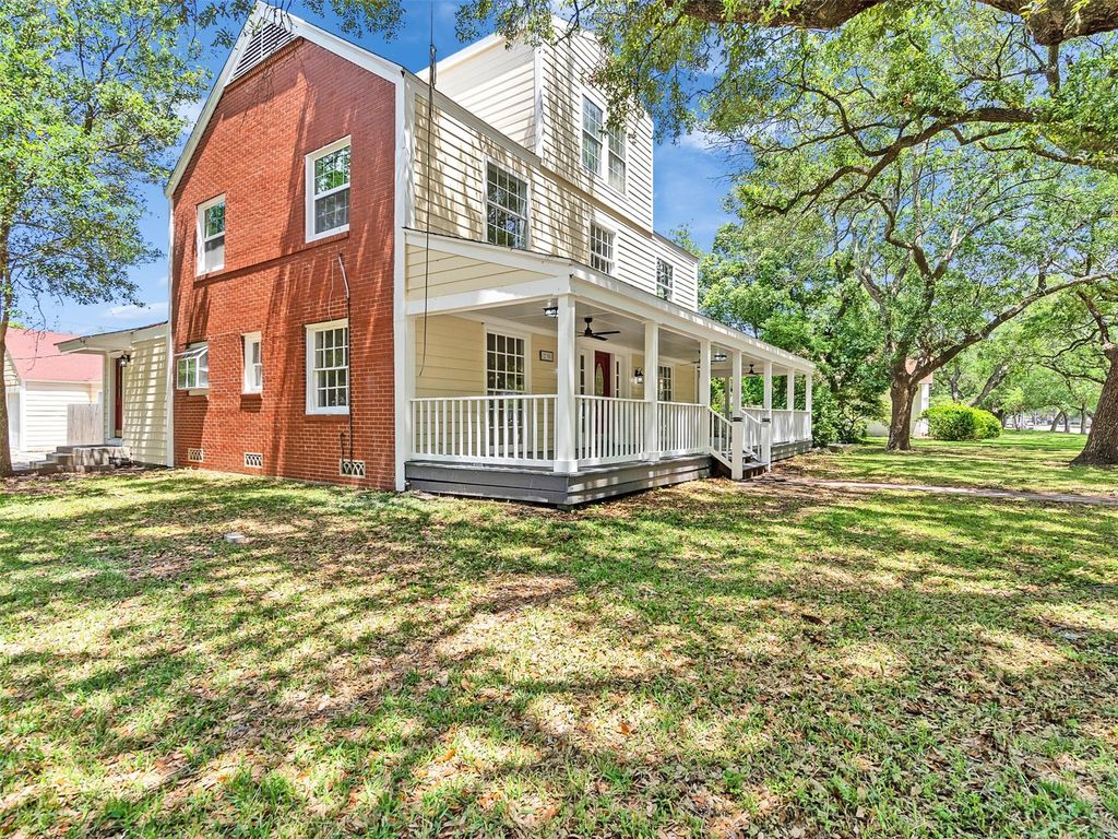 230 9th Avenue, Texas City, TX 77590