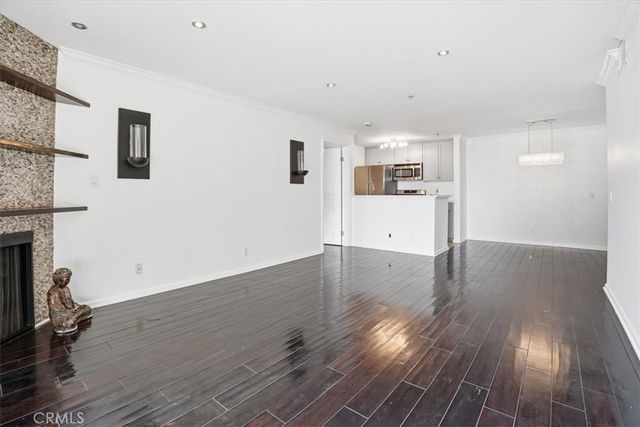 7320 Hawthorn Avenue 108, Los Angeles, CA 90046