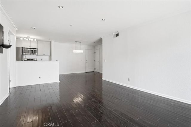 7320 Hawthorn Avenue 108, Los Angeles, CA 90046