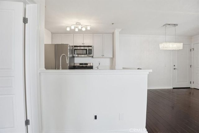 7320 Hawthorn Avenue 108, Los Angeles, CA 90046