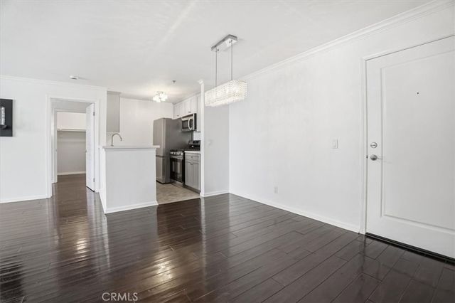 7320 Hawthorn Avenue 108, Los Angeles, CA 90046